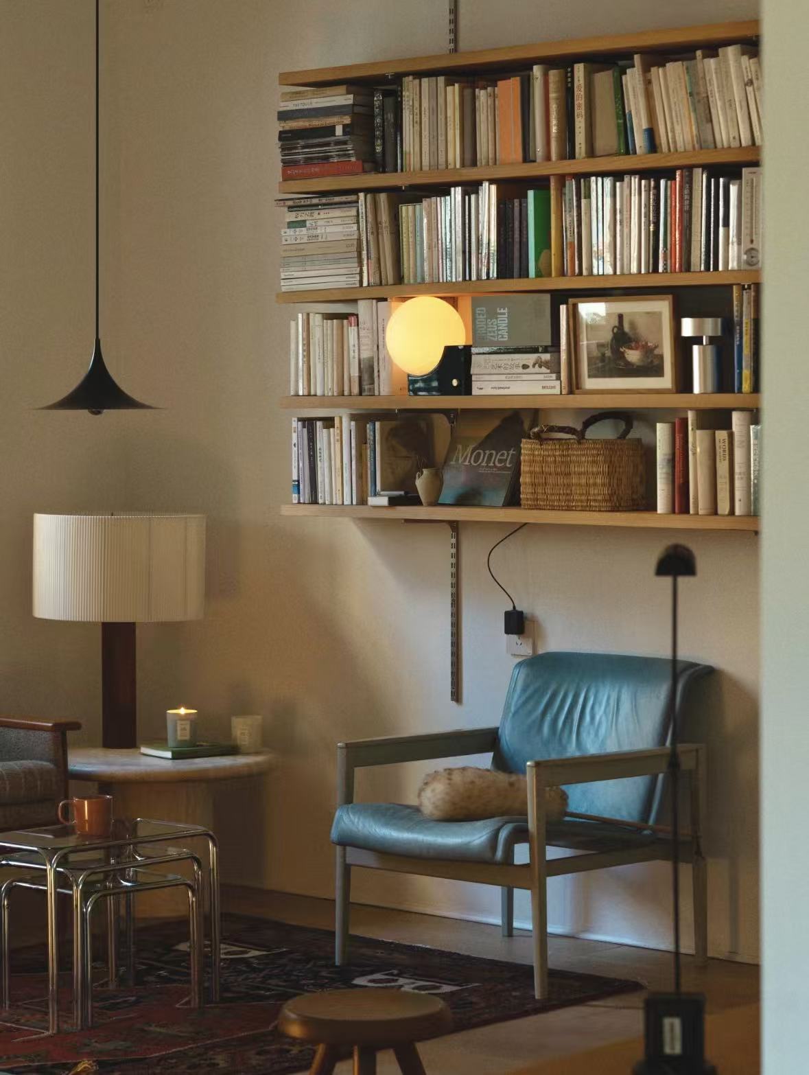 When the Day Finds Its Rhythm at Home