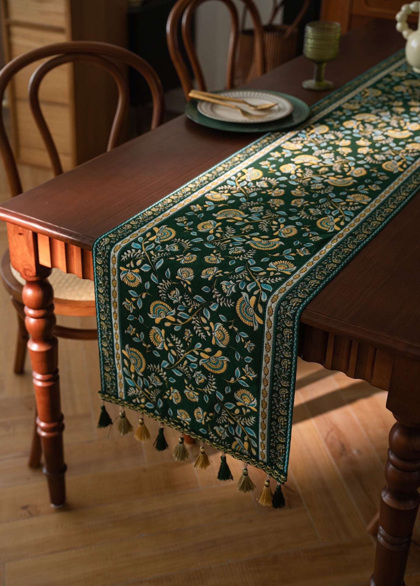 Green Hedgerow Jacquard Table Runner - Merry Green Homeware