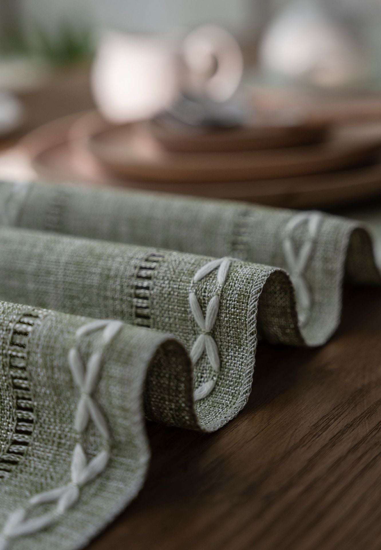 Modern Woven Table Runner with Tassels - Merry Green Homeware