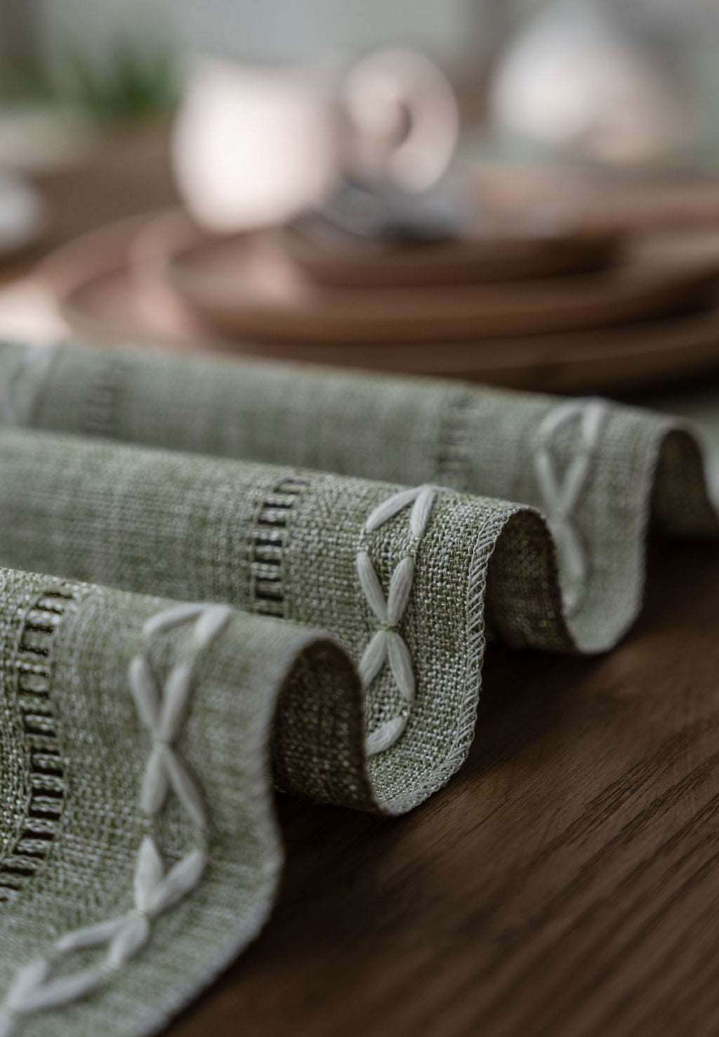 Modern Woven Table Runner with Tassels - Merry Green Homeware