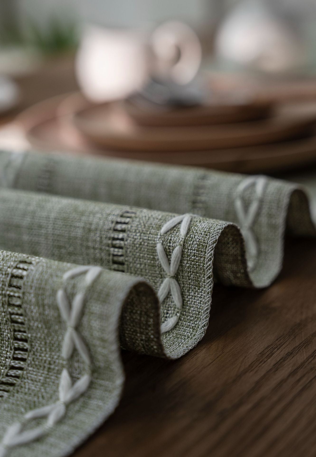 Modern Woven Table Runner with Tassels - Merry Green Homeware